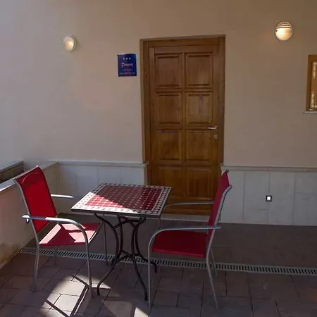 Гостьовий будинок & Toni