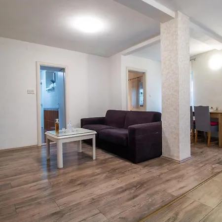 & Toni Gæstehus Split