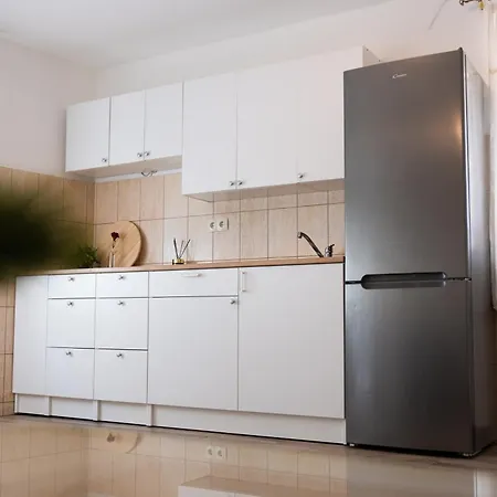 Gæstehus & Toni Split