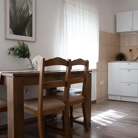 Apartments & Rooms Toni