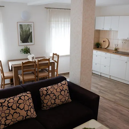 Apartments & Rooms Toni 3* Split
