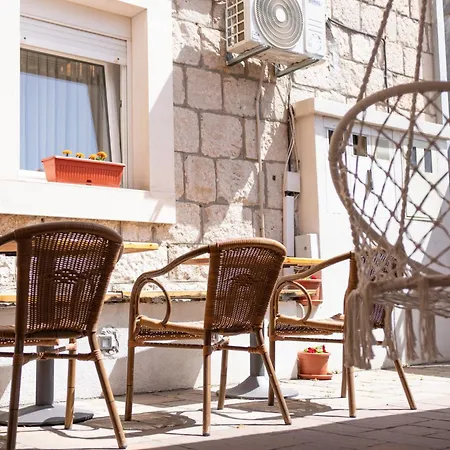 Apartments & Rooms Toni Guest house