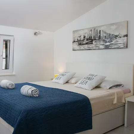 Apartments & Rooms Toni 3*